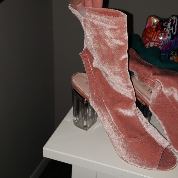 Like new pink open toe booties - Picture 2 of 6